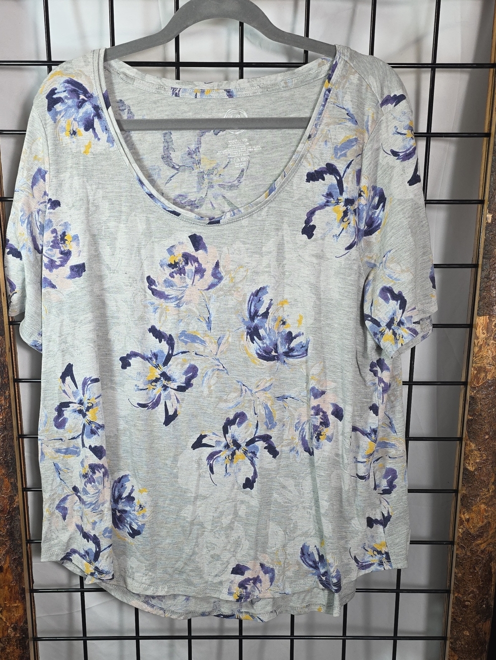 Maurices Light Gray Floral Scoop Neck Tee with Purple and Yellow Flowers